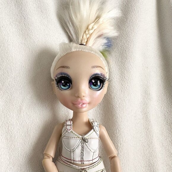 Rainbow High Hair Studio Amaya Raine 11" Fashion Doll Toy Cut Hair 2019 - Picture 2 of 7